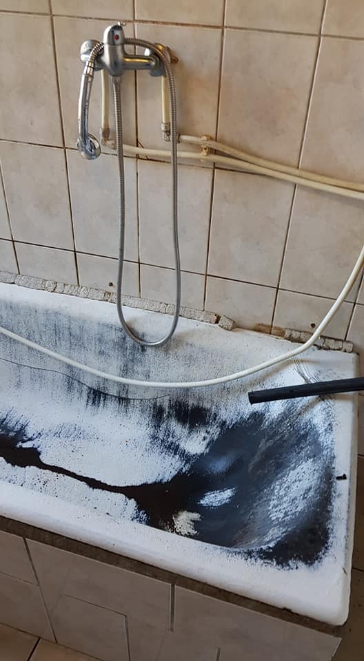 Casa dintr-o baie a spitalului în care sunt îngrijiți pacienți cu probleme psihice