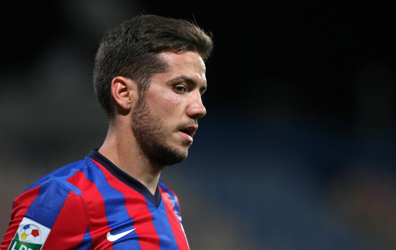 Steaua stă pe un butoi de pulbere! Săgeţi trimise către ”Poarta Albă” 