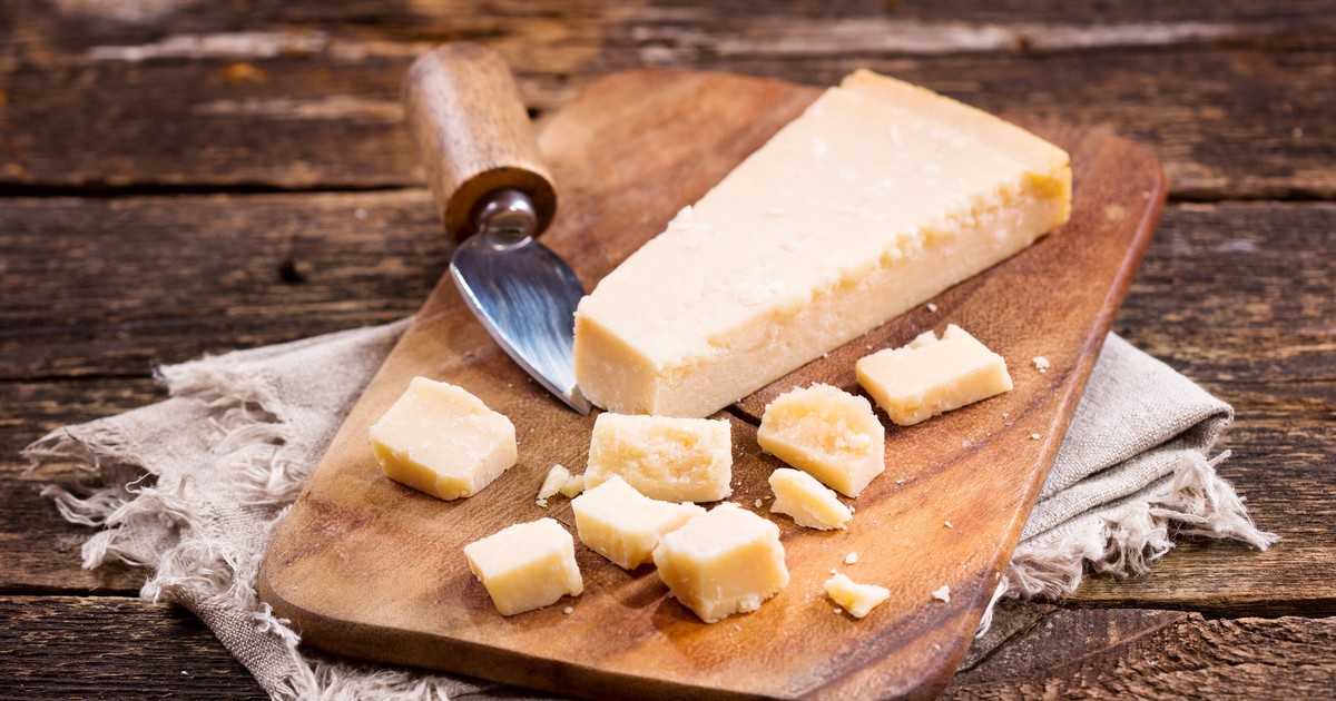 Parmezan este numele unei brânzeturi italiene foarte tari fabricate din lapte crud de vacă. Brânza parmezan originală se numește mai exact Parmigiano-Reggiano.
