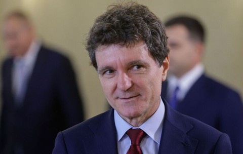 Nicușor Dan, decizia care bagă sportul în alertă. Nu mai vrea ca primăriile să dea bani cluburilor private de fotbal! A blocat legea finanțărilor de un milion de euro pe an