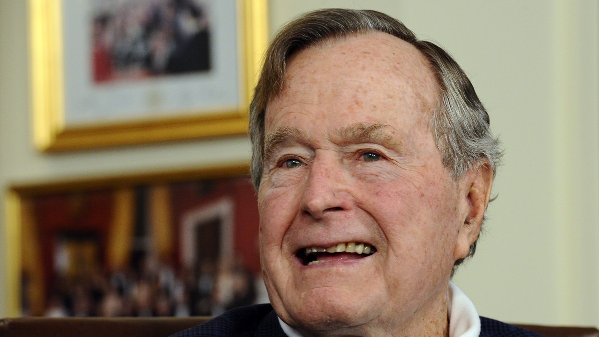 George H.W. Bush a fost spitalizat