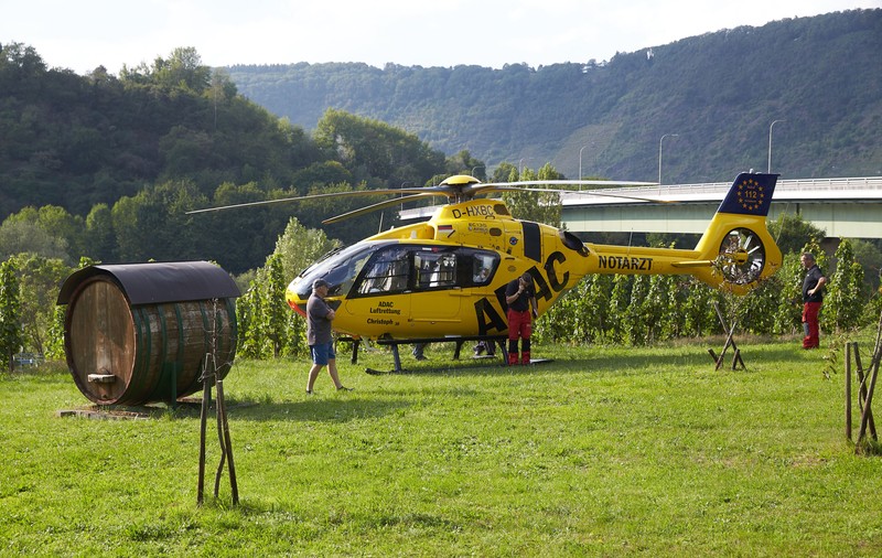 Incident în Germania. Un elicopter de salvare s-a încurcat în cablurile de înaltă tensiune