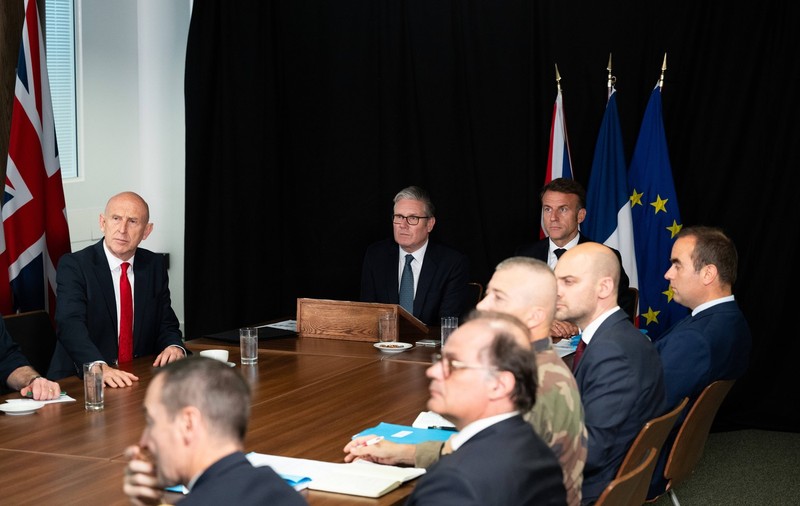 Emmanuel Macron și Keir Starmer îngroașă rândurile Forței comune franco-britanice: „Până la 50.000 de soldați”