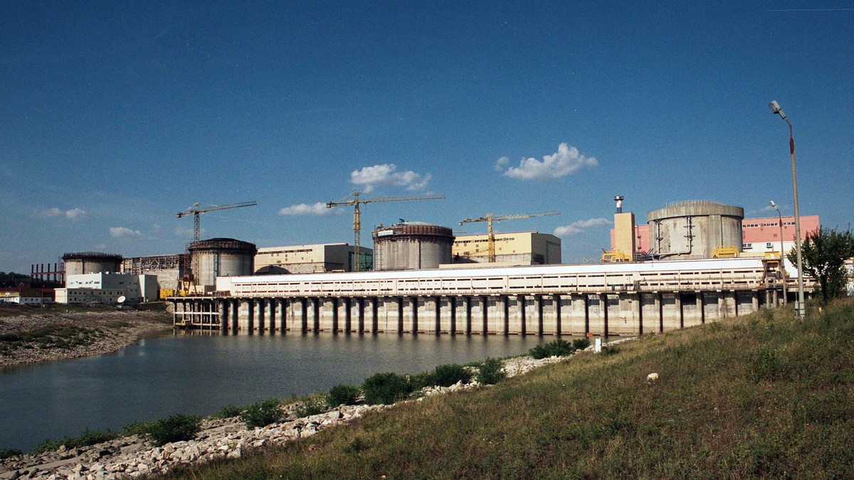 Guvernul promite investiții de 12,5 miliarde de euro în sectorul energetic. Un reactor nuclear va fi realizat până în 2030. Reactoarele de la Cernavodă