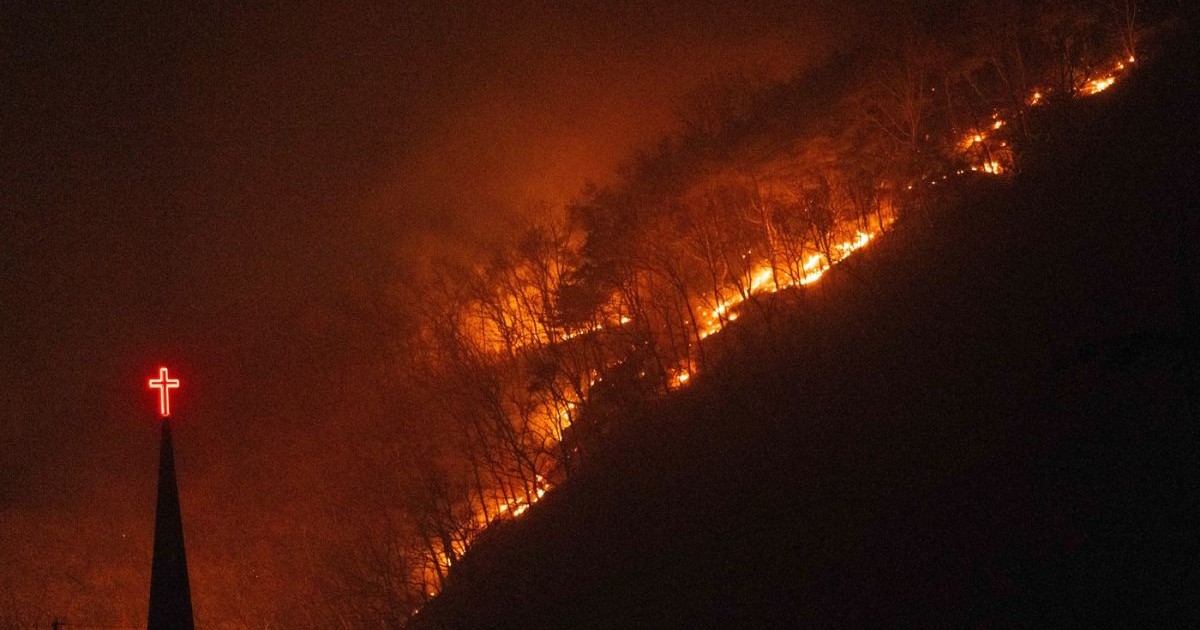 Vânturile puternice provoacă incendii mari de vegetație în Coreea de Sud