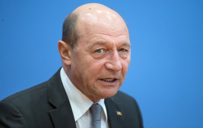 Traian Băsescu AMENINŢĂ că scoate LUMEA ÎN STRADĂ! 
