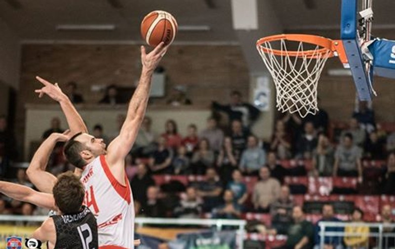 Derby-ul CSM Oradea - U Cluj, adjudecat de lider. Liga Națională de baschet: Steaua a câștigat, Dinamo a pierdut