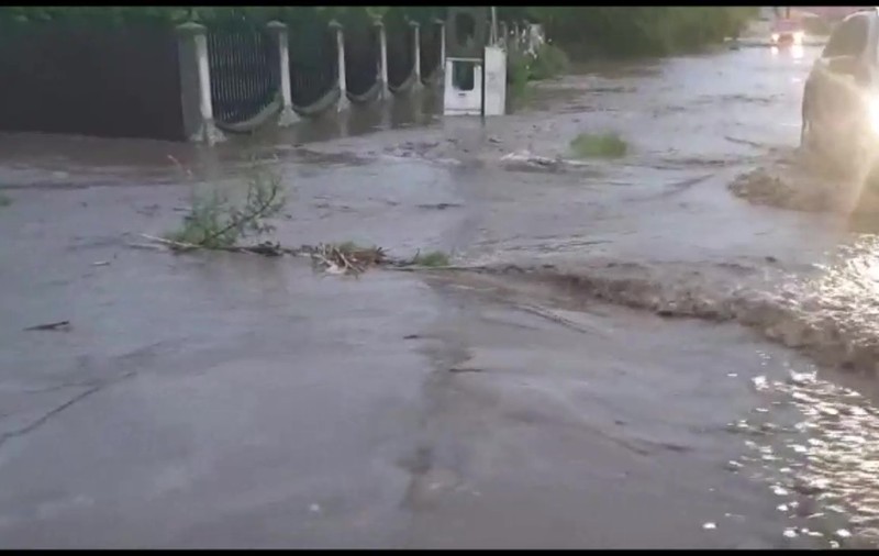 Cod galben de inundaţii pe râuri din cinci județe, până la miezul nopţii