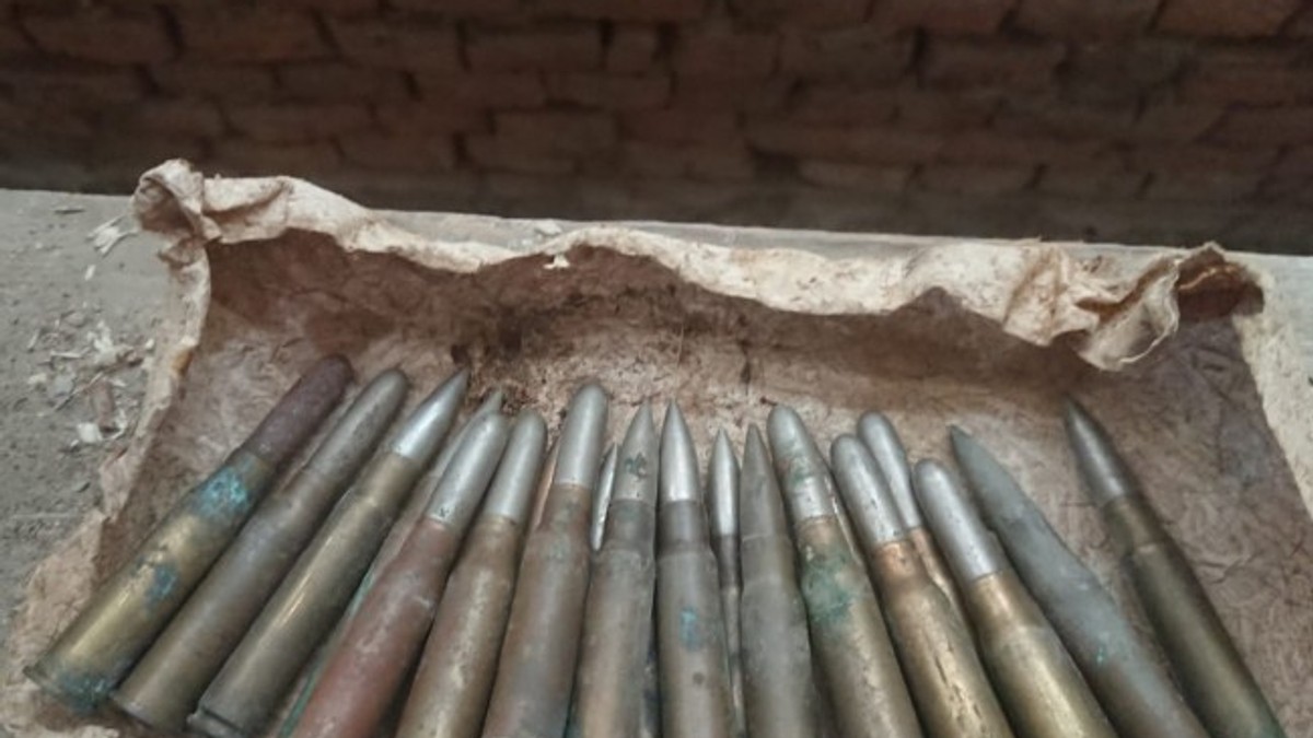 Cartușe de infanterie, găsite în podul unui dispensar din Arad.