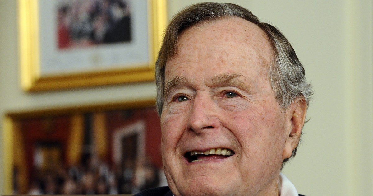 George H.W. Bush a fost spitalizat