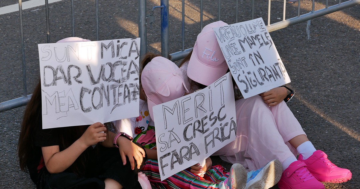 Protest impotriva violentei asupra femeilor, organizat de Centrul Filia cu sprijinul mai multor ONG-uri in Piata Victoriei, Bucuresti, 3 Iunie 2025. Inquam Photos / Norbert Nemes