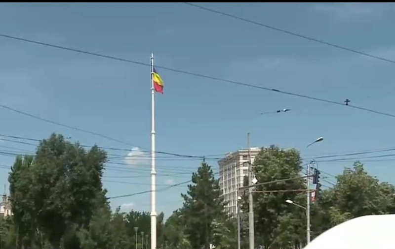 Primăria Iași a cumpărat un steag cu peste 400.000 de lei. „Am crezut că poate e un paratraznet”