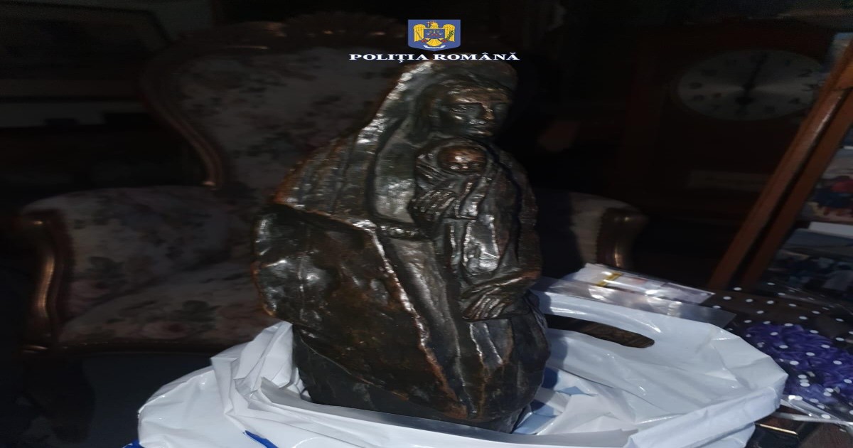 statueta furată