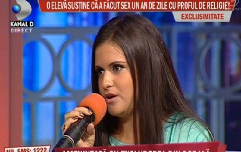 Eleva care spune că s-a iubit cu proful de religie: ”Ce să fac acum, să mă fac de rahat că am minţit?"