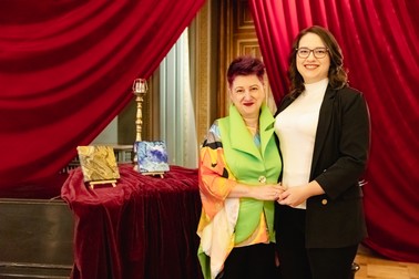 Simona Tănase, alături de fiica sa, care îi este alături de 25 de ani