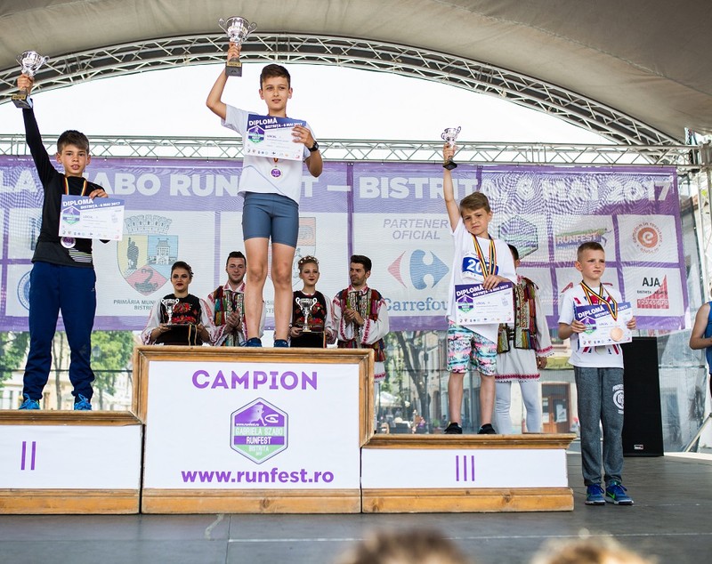 Alergători din toată țara au concurat la ”Gabriela Szabo RUNFEST”. Ediția a XII-a a avut peste 1.300 de participanți la start, în Bistrița / GALERIE FOTO