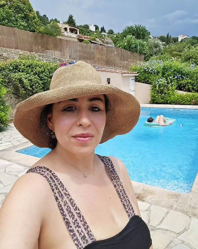 Noi imagini cu Oana Roman în costum de baie, după ce a slăbit 10 kilograme. Cum a apărut vedeta pe Coasta de Azur