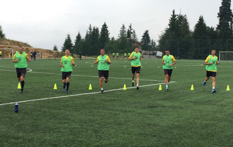 Lotul arbitrilor români a intrat în cantonament la munte
