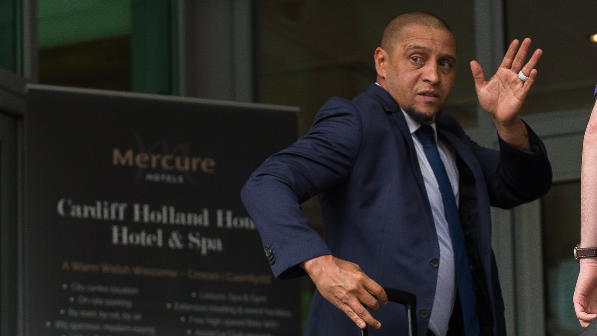 Roberto Carlos își aruncă în stradă copiii
