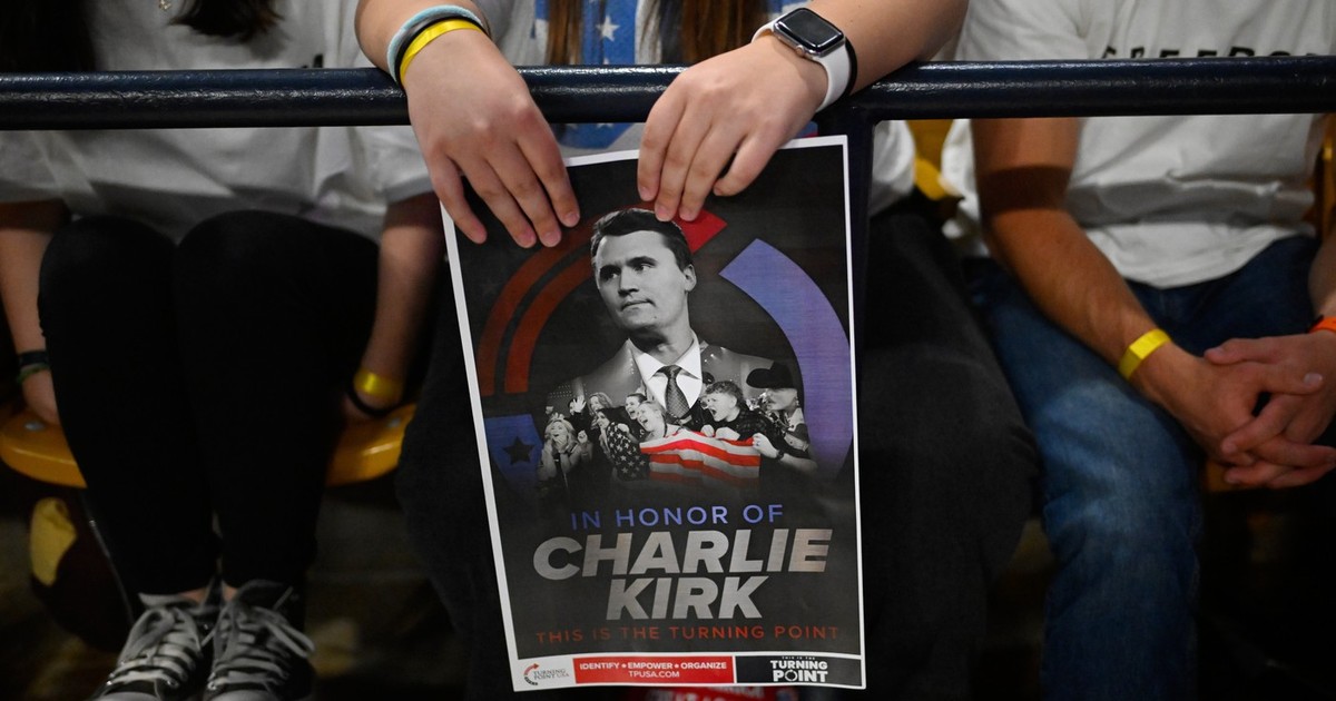 Poster cu Charlie Kirk la omagiul adus activistului american de extremă-dreapta Foto: Profimedia