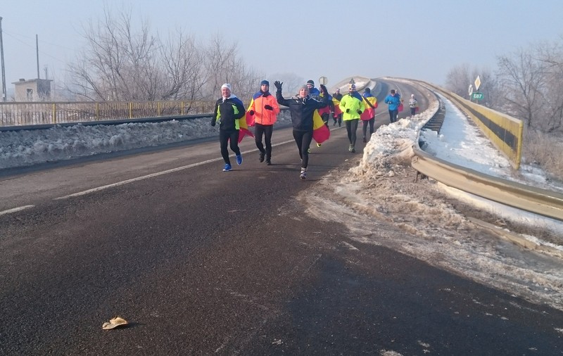 Au alergat 21 de kilometri ca să facă Hora Unirii