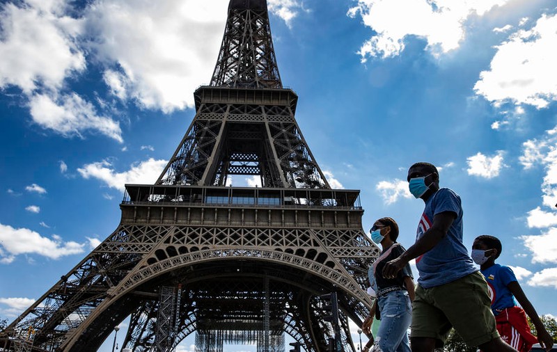 De vineri, măștile sanitare vor fi obligatorii la Paris, inclusiv în spațiile deschise