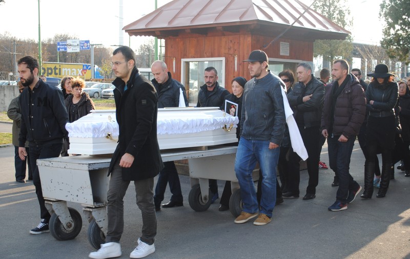 Alexandra Rădulescu, îngerul plecat prea devreme dintre noi, a fost înmormântată!