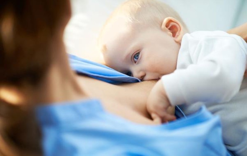 Un copil seropozitiv a murit deoarece mama lui nu crede în existența virusului HIV
