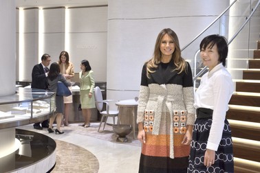 Cu ce s-a îmbrăcat Melania Trump în Japonia