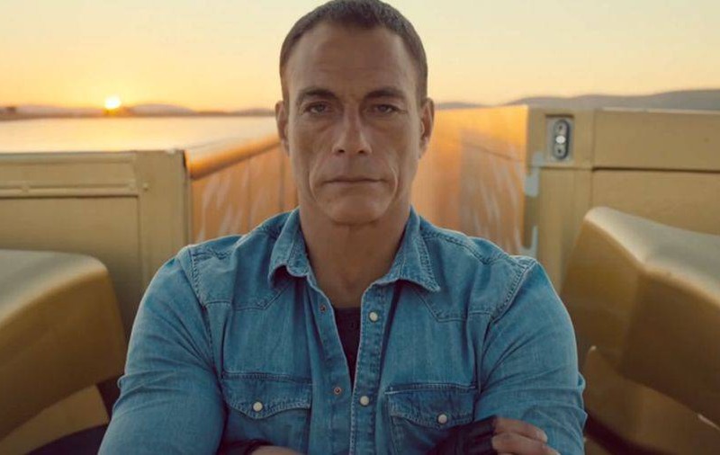 Van Damme A DAT LOVITURA! Şpagatul pe tiruri, record absolut de vizualizări pe Youtube