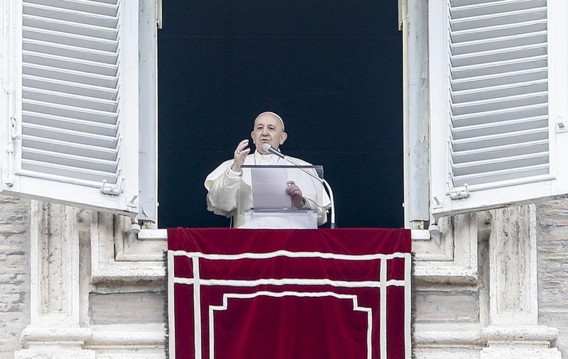 Un oficial care locuieşte la reşedinţa Papei Francisc a fost confirmat cu noul coronavirus