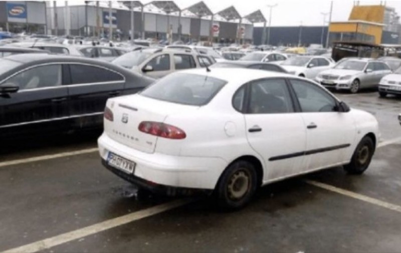 FOTO/ Mesajul unui brașovean către un șofer din Prahova care a parcat pe patru locuri: ”Bine ai venit în Ardeal!”
