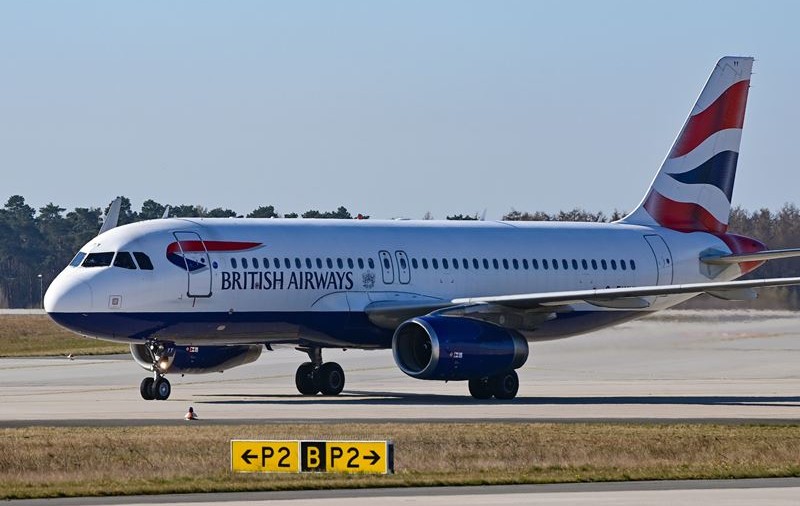 Echipajul unui zbor British Airways a băut toată noaptea, apoi a mințit că a fost jefuit ca să nu mai urce la bord