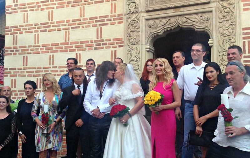 FOTO EXCLUSIV/ Așa nuntă nu a existat! Kempes, cel mai iubit solist rock, la altar în pantaloni de piele