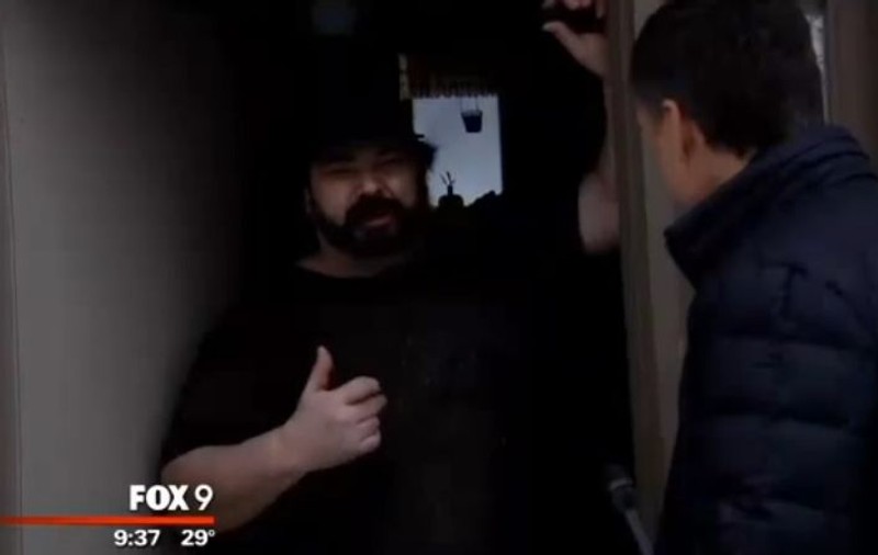 Un american a mers cu MAMA MOARTĂ la BANCĂ să scoată bani | VIDEO