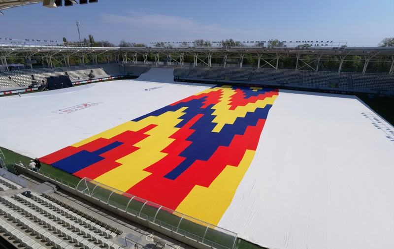 Tricoul uriaș expus pe stadionul Arcul de Triumf și realizat din plastic reciclat a intrat în Cartea Recordurilor, anunță FR de Rugby