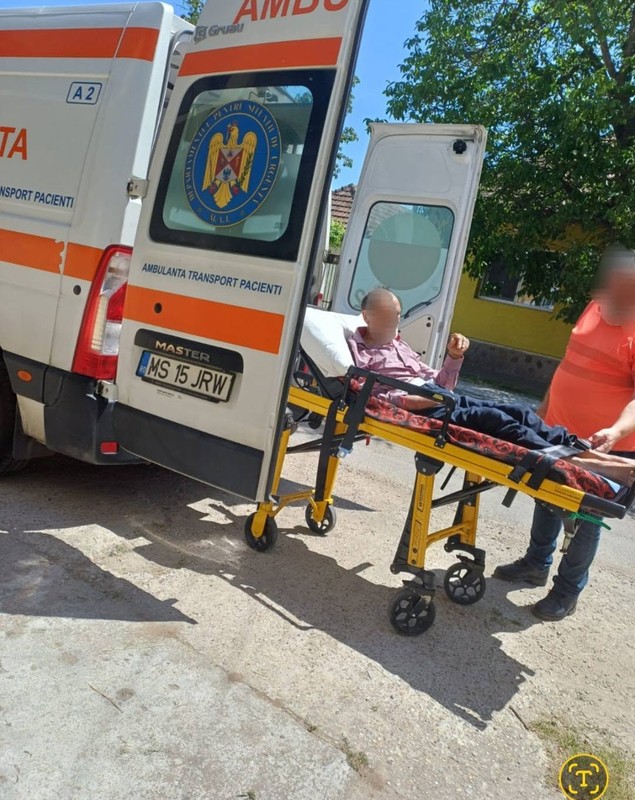 Imagini cu oamenii aduși cu ambulanțe în azilele lui Viorel Pașca. Veneau de la Botoșani, Suceava, Vâlcea, Mehedinți sau Satu Mare: „Au trecut pe la noi peste 3.000”