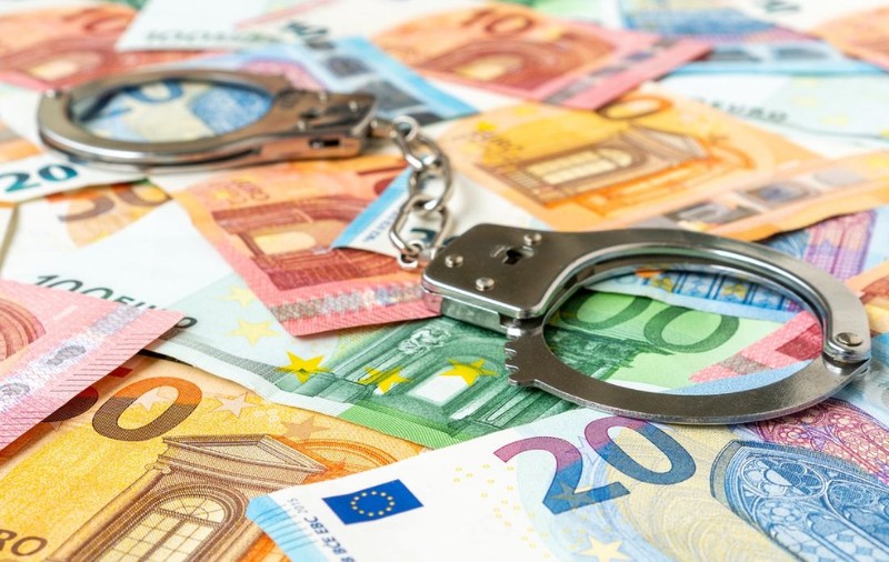 Șapte patroni români și moldoveni de firme de construcții au câștigat necinstit 55 de milioane de euro, în Franța