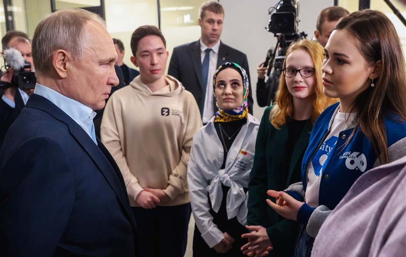 Putin a vorbit cu studenții ruși, în ziua în care Germania a anunțat că trimite Ucrainei tancuri de luptă, despre câini pierduți, tehnologie cuantică și cultură