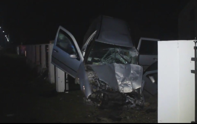 Trei tineri s-au izbit de două capuri de pod și au scăpat cu viață. Cascadorie ca-n filme în Bistrița