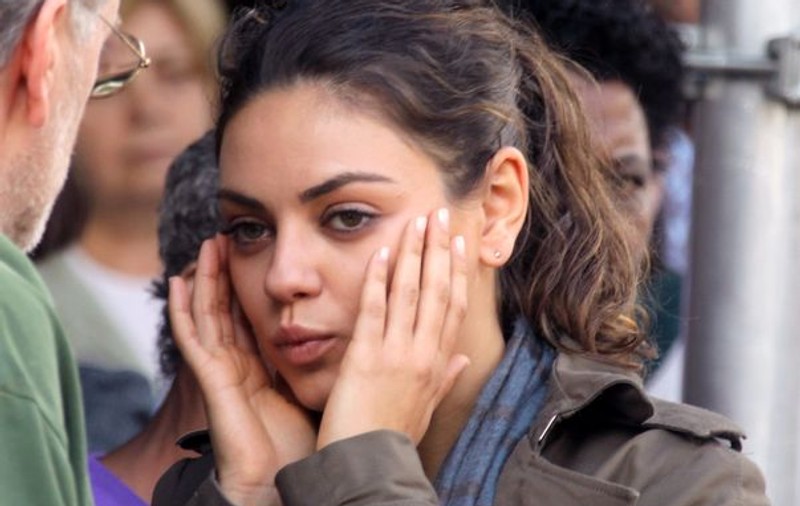 Mila Kunis a avut nevoie de intervenţia pompierilor după ce s-a blocat în lift