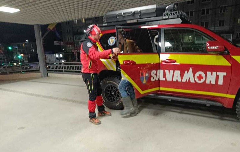 Ucrainenii rătăciți de mai multe zile în Munții Maramureșului, recuperaţi de salvamontiști