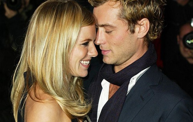 Jude Law şi Sienna Miller vor să-şi cumpere o locuinţă în Londra 