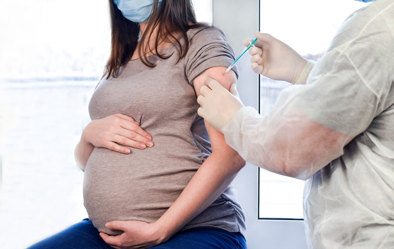 Mărturiile femeilor gravide care s-au vaccinat: „N-am vrut ca fetița mea să rămână fără mamă, așa cum mi s-a întâmplat mie”