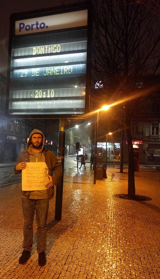 Dragoș Bucur a protestat în Portugalia. Imaginea care a creat isterie în mediul virtual