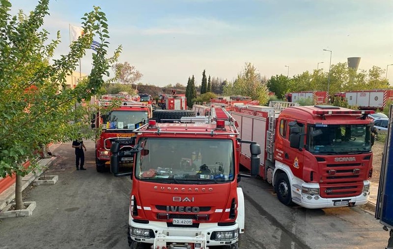 Pompierii români trimiși în Grecia intervin pe insula Evia, care arde ca o torță uriașă de câteva zile