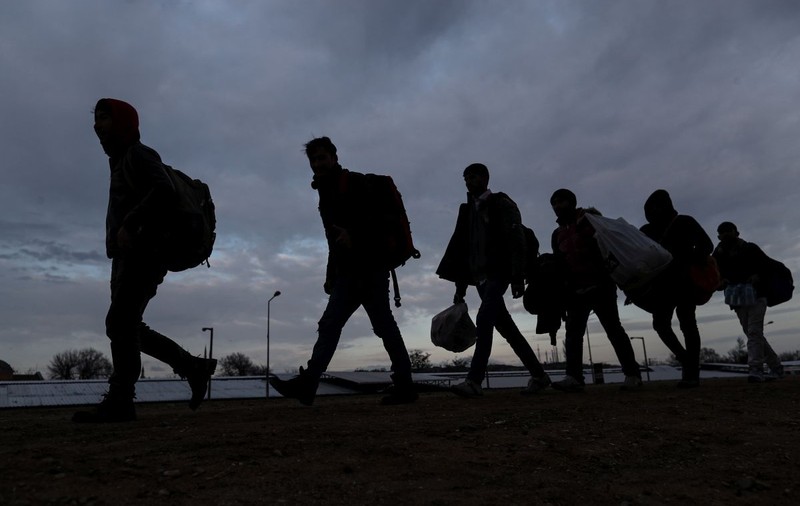Cu ce sumă au vrut doi traficanți să mituiască un polițist de frontieră pentru a-i lăsa să treacă migranți peste graniță
