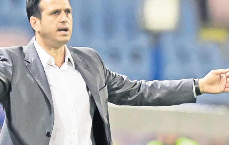 Ronny Levy, sub papuc!