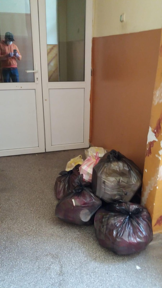Un ieșean băgat în carantină într-un internat din Lugoj s-a pus pe făcut curățenie
