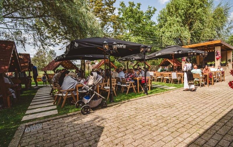 „Un grătar mare, unde un român prietenos este gata să vă gătească friptura perfect”. Restaurant celebru în țară deschis acum și în Belgia